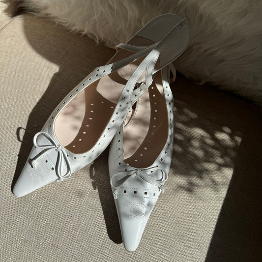 Vintage Chanel Slingbacks in White Leather 37